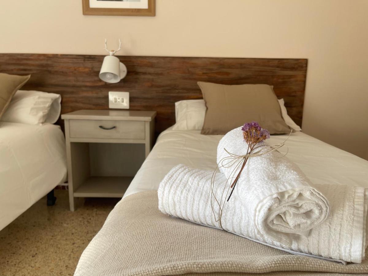 Fonda Peremiquel Hotel กัสเตยา-เด-นุก ภายนอก รูปภาพ