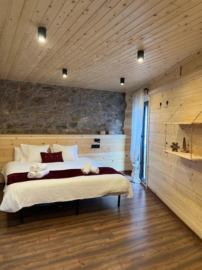 Fonda Peremiquel Hotel กัสเตยา-เด-นุก ภายนอก รูปภาพ